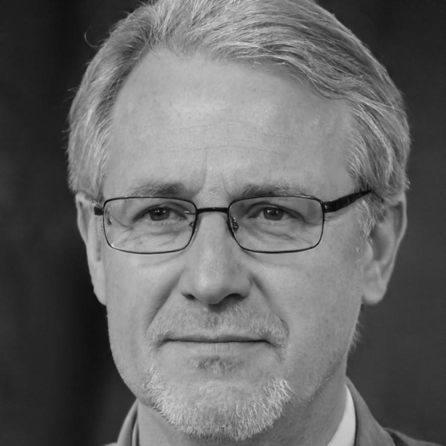 Retrato profesional de Eliseo Navarro